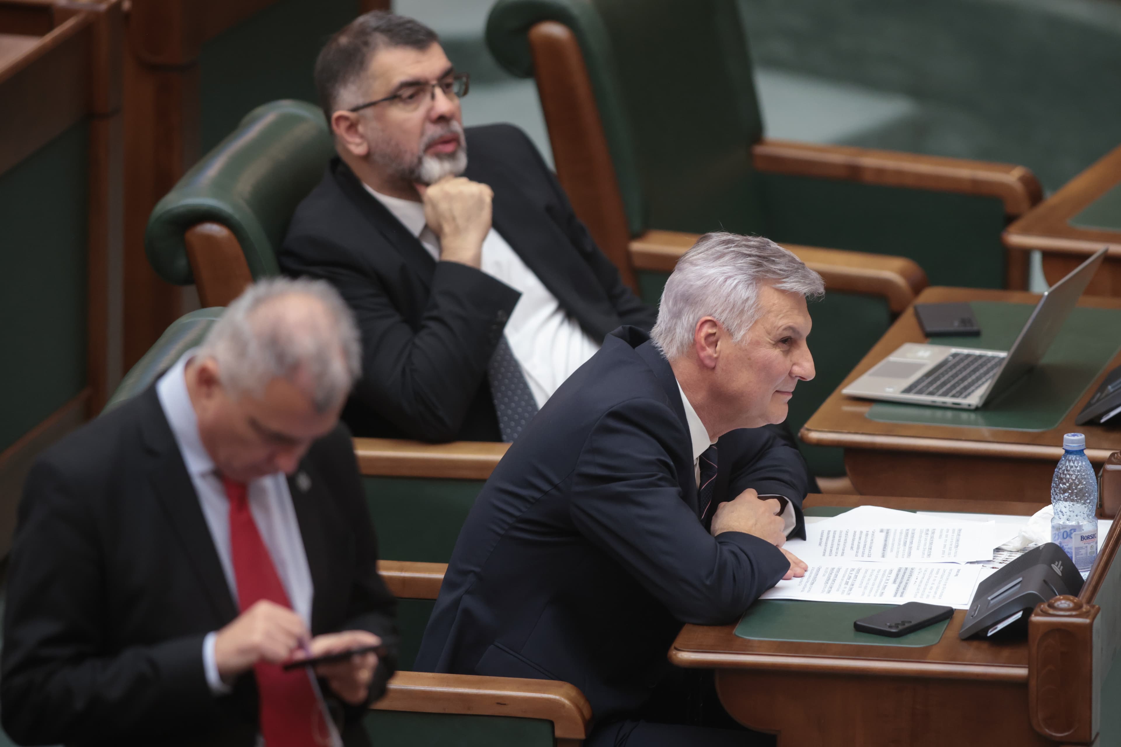 Romanian Senate approves law banning listing of profitable state-owned companies for 2 years