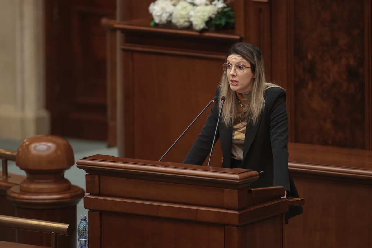 Romanian Social Democrats break coalition ranks and vote simple motion against environment minister