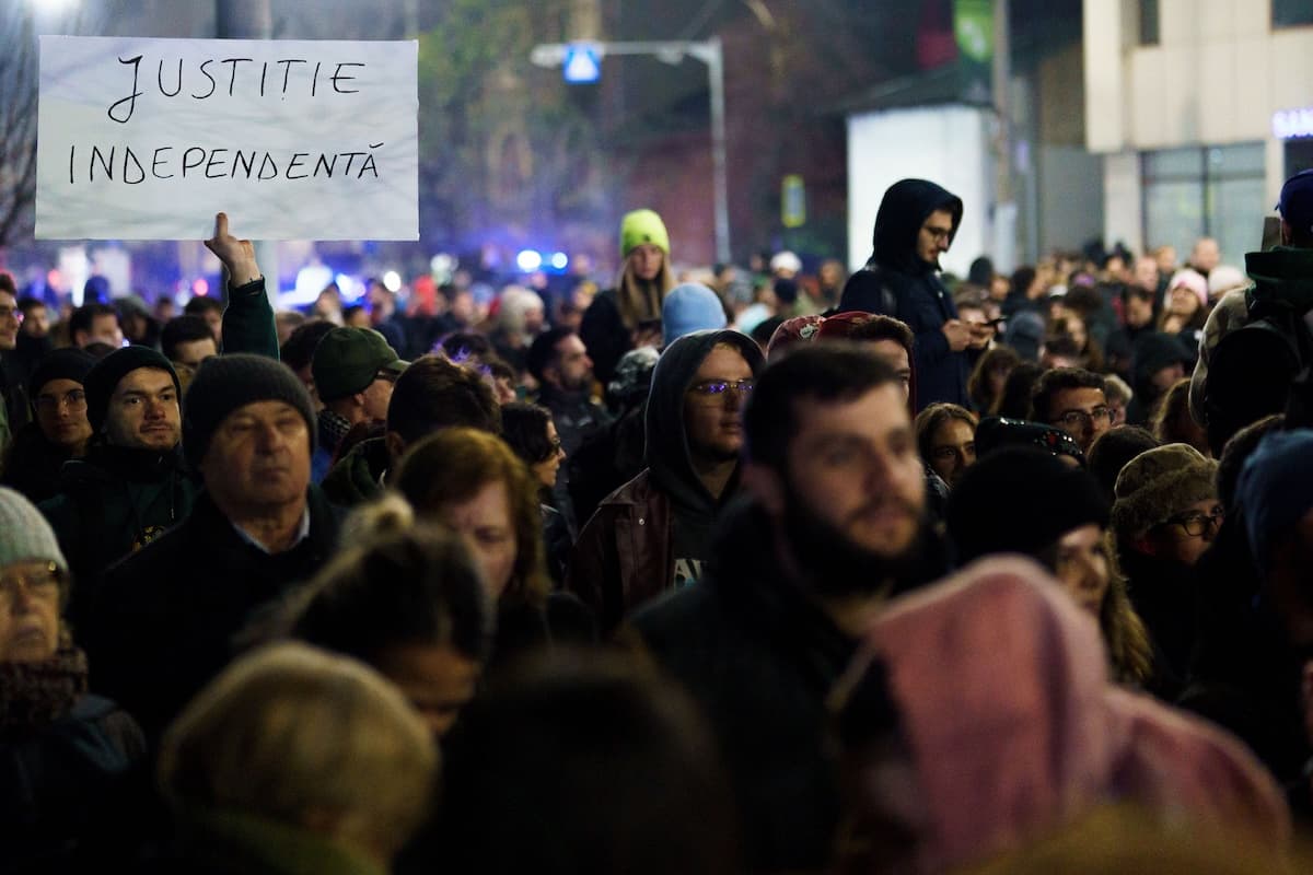Media investigation revealing "captured judiciary" prompts street protests in Romania