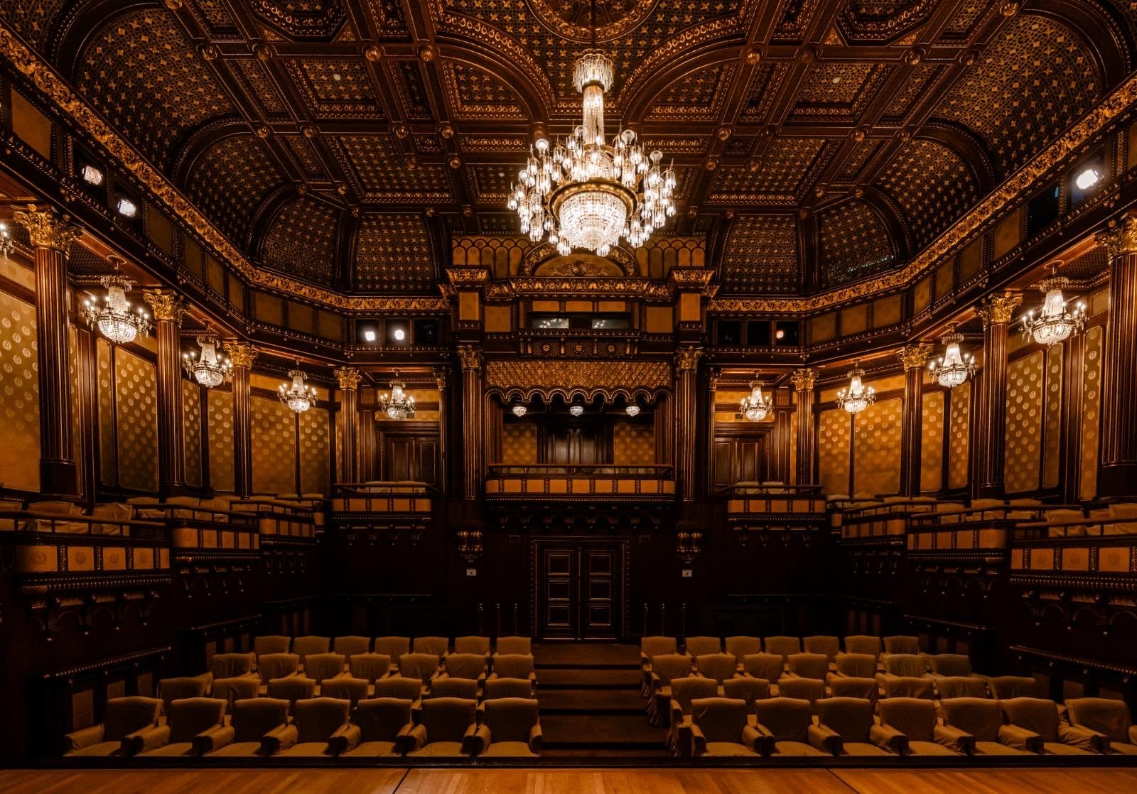 Romanian president opens Cotroceni theater hall to independent troupes of young actors