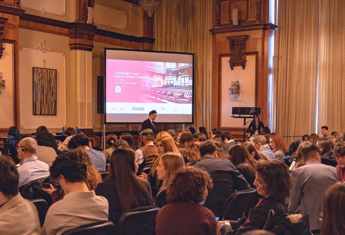 High schoolers from Cluj-Napoca and Constanța win Cambridge Union Schools debating tournament