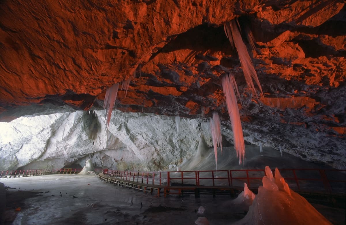 Ancient bacteria strain resistant to modern antibiotics discovered in ice cave in Romania