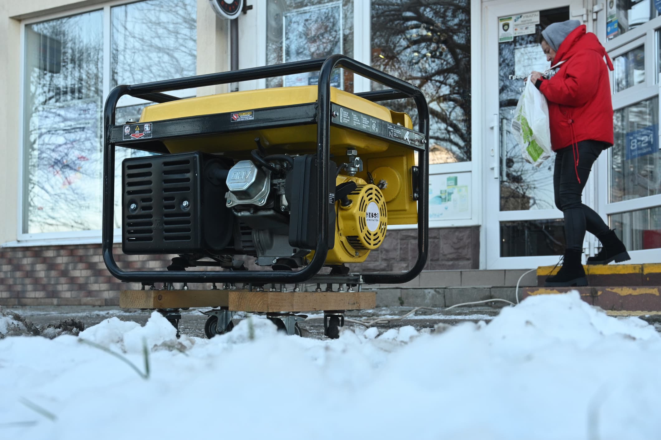 Save the Children and Ukraine’s embassy in Romania start fundraising campaign for generators