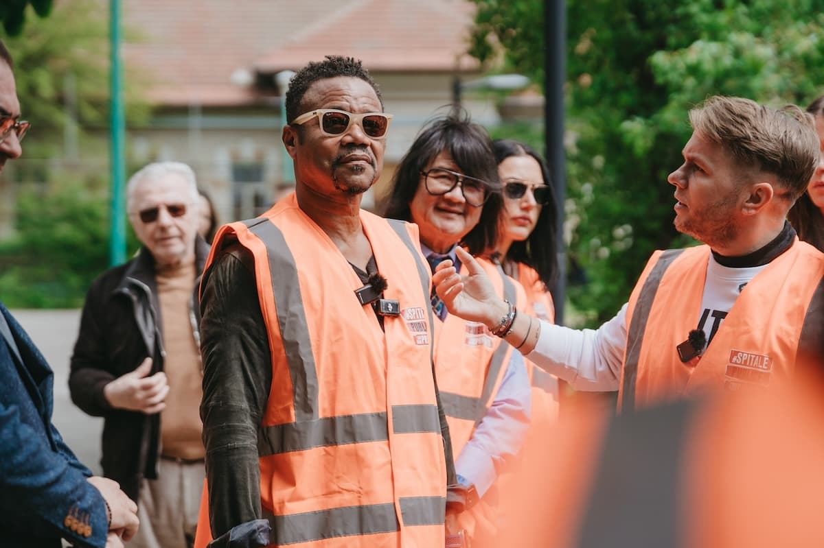 Oscar-winning actor Cuba Gooding Jr. visits Bucharest site of new pediatric psychiatry hospital