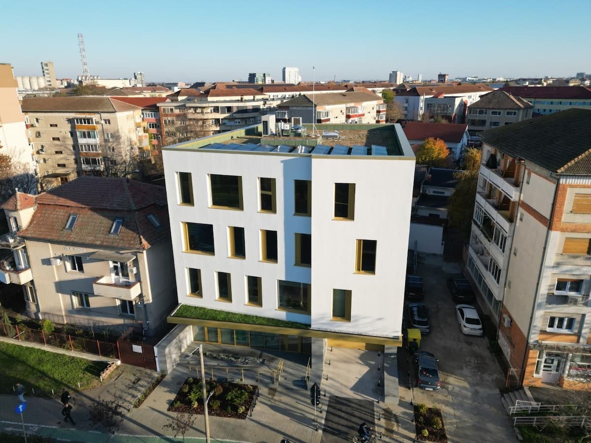 Regional medical chain Emerald opens third center in Romania