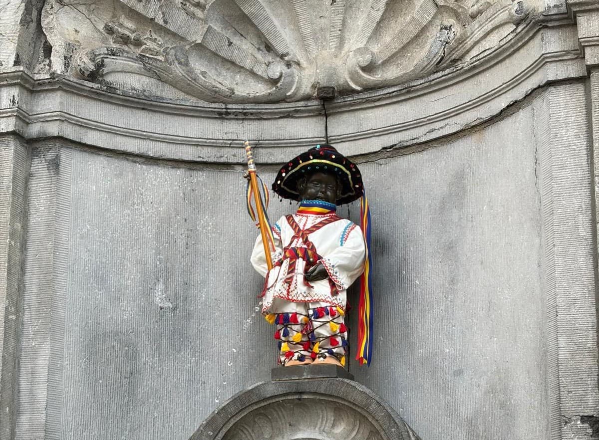 Brussels’ famous Manneken Pis statue marks Romanian Traditional Costume Day
