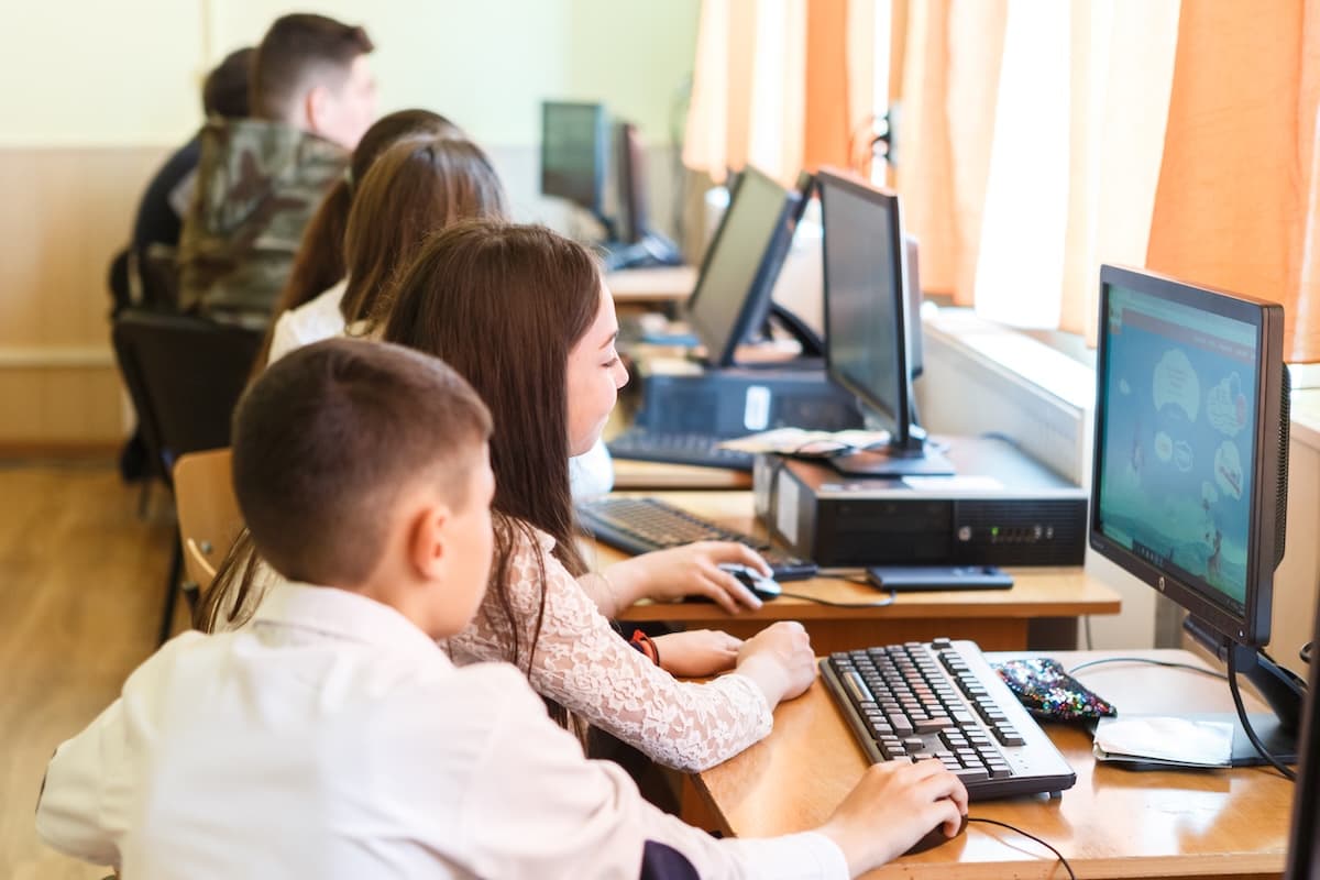 Romanian NGO seeks donations to help exceed 40,000 refurbished computers for schools