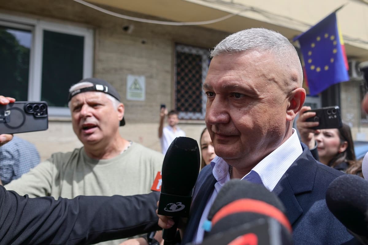 Anticorruption prosecutors charge Romanian Army chief for complicity in abuse of office