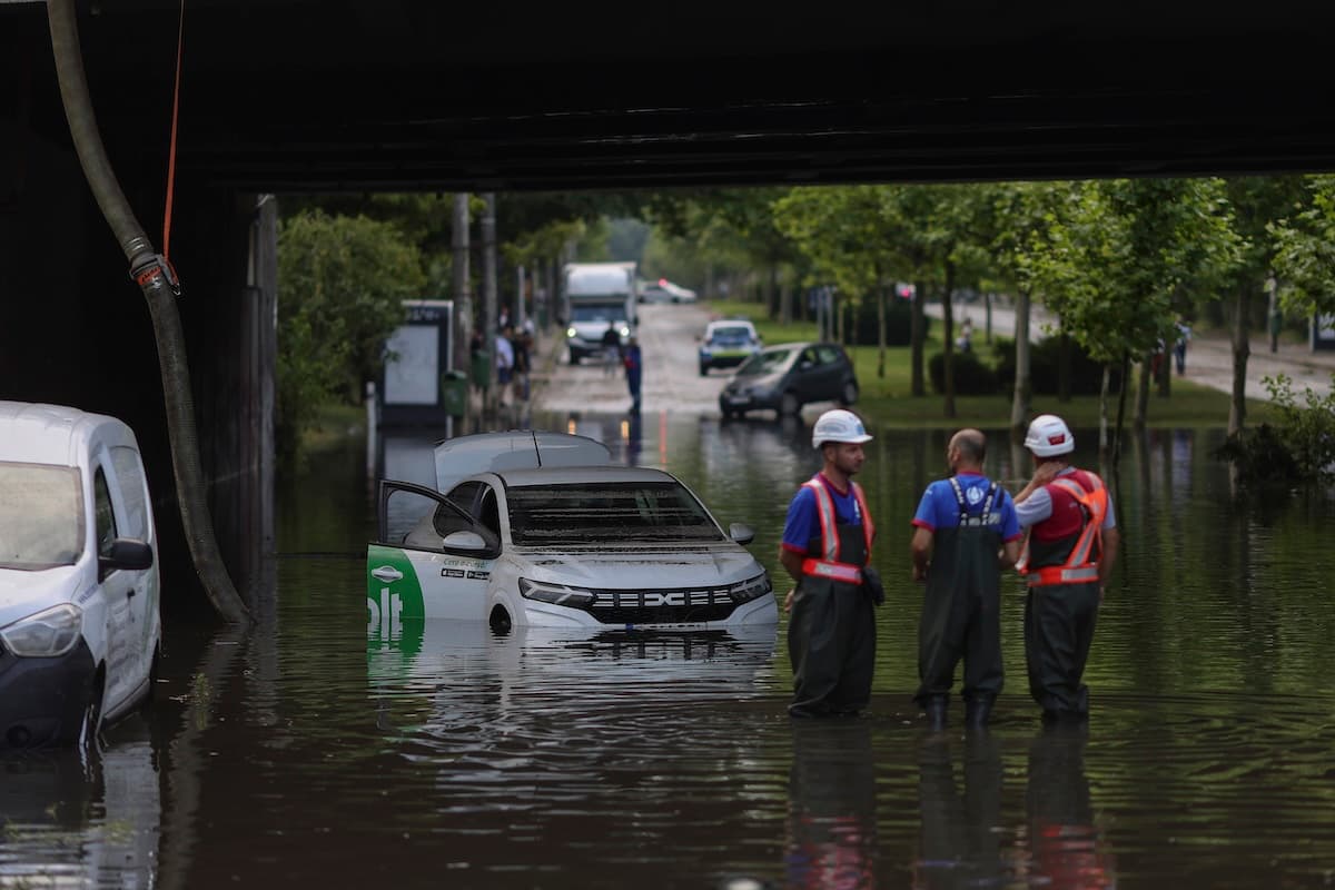 Nearly a month's worth of rain falls on Bucharest in 10 hours during overnight storm