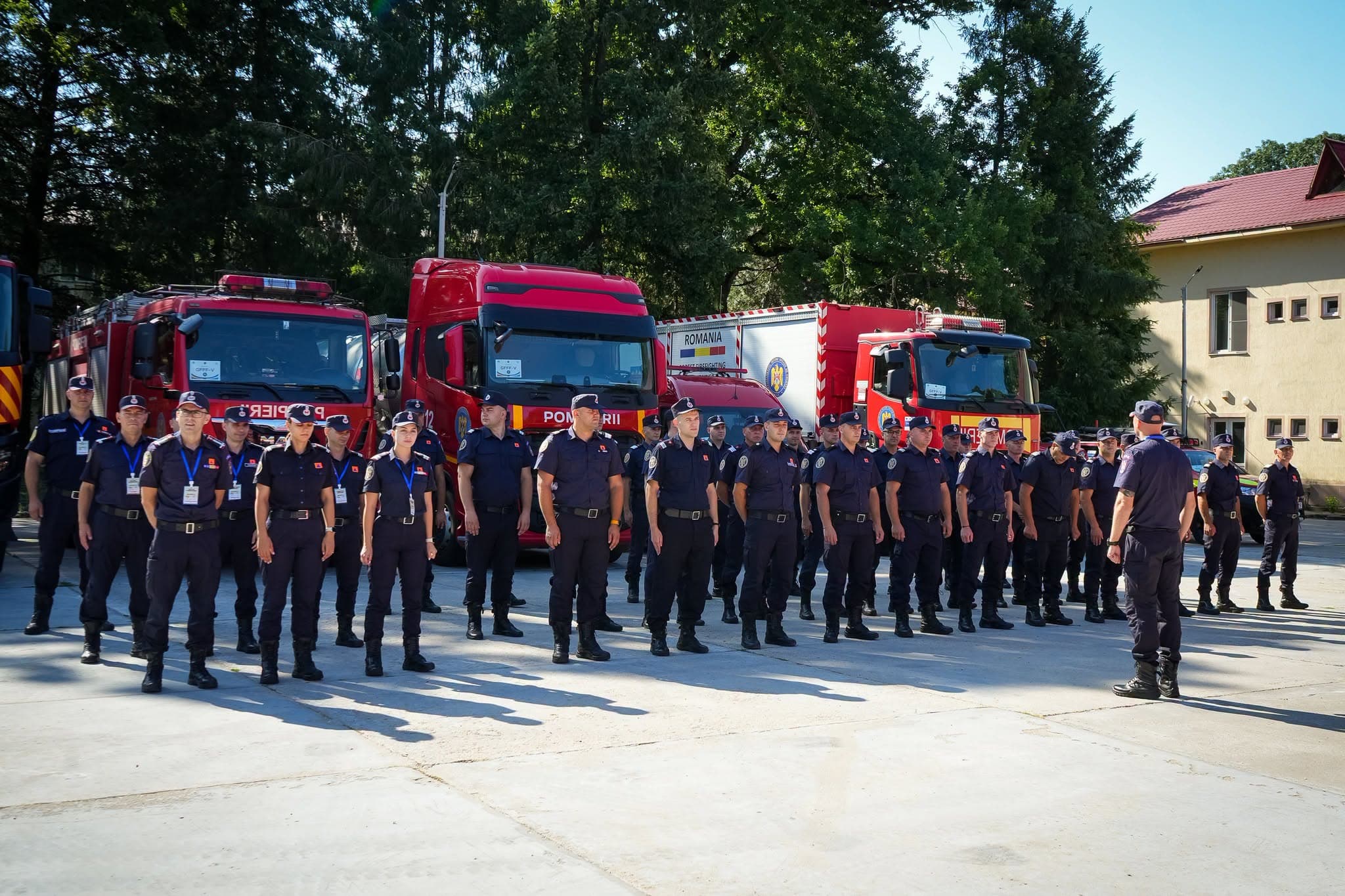 First contingent of 40 Romanian firefighters stationed in Greece to help battle forest fires