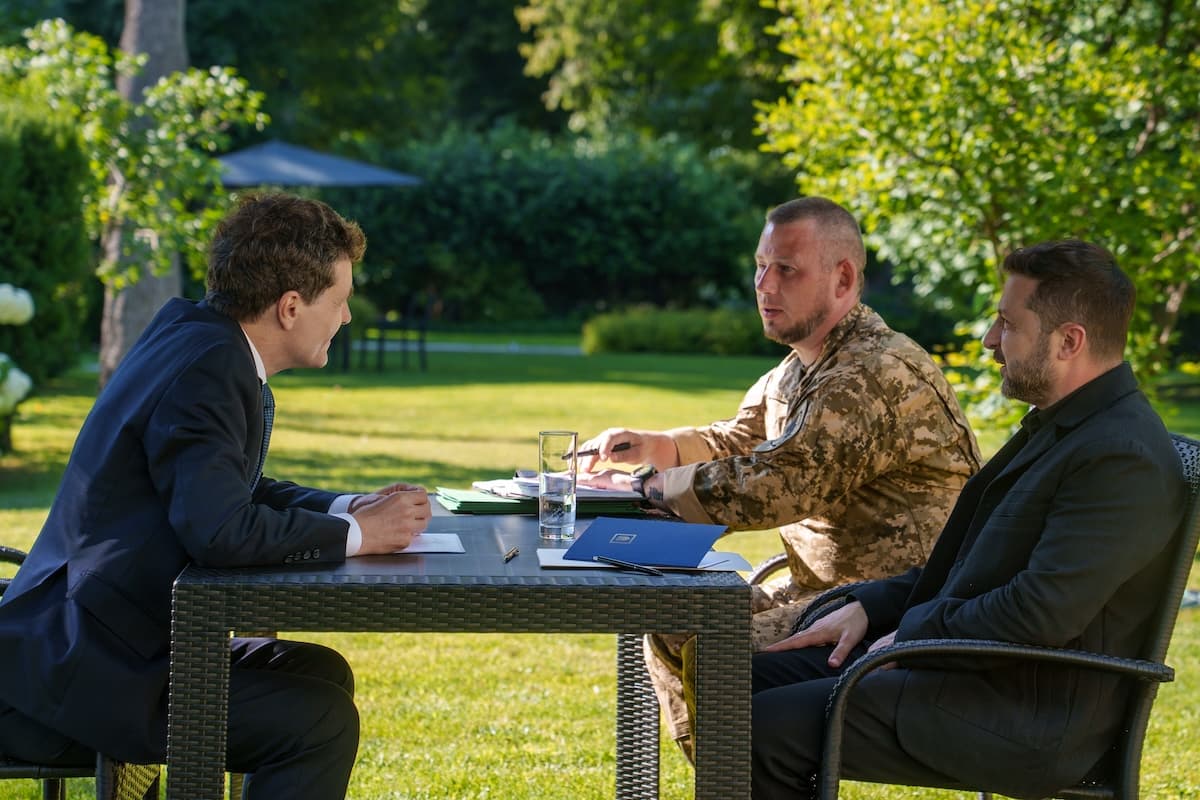 Romanian president discusses drone warnings, Black Sea security with Volodymyr Zelensky in Kyiv