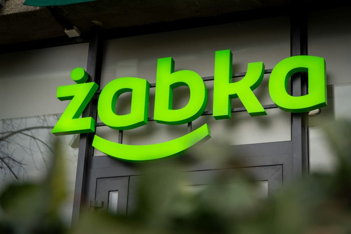 Canada’s Alimentation Couche-Tard to acquire controlling stake in Polish Żabka Group, owner of Froo stores in Romania