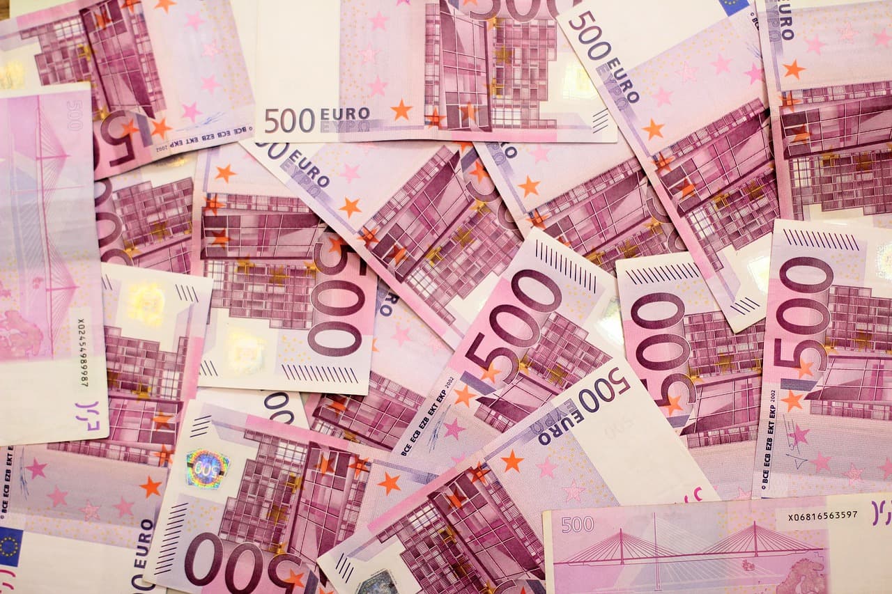 Young Romanian finds hidden treasure in used chest he bought from the internet