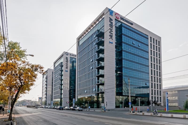 Largest Romanian Do-it-Yourself retailer buys Bucharest offices with EUR 164 mln