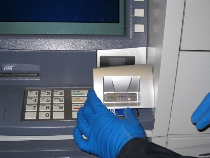 Two Romanians jailed in UK after stealing EUR 1.9 mln from ATMs