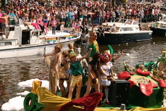 Romanian policemen to prevent pickpocketing at Amsterdam Gay Pride festival