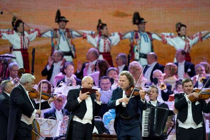 Famous violinist Andre Rieu adds Romanian moment to his international show