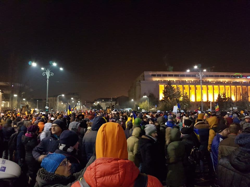 Romania’s ruling party prepares pro-Govt. protests, first one to take place next week