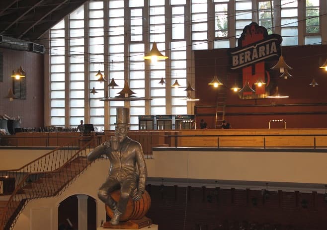 Largest beerhouse in Romania expects 700,000 clients a year, sets up free transport to get clients from the Old Town