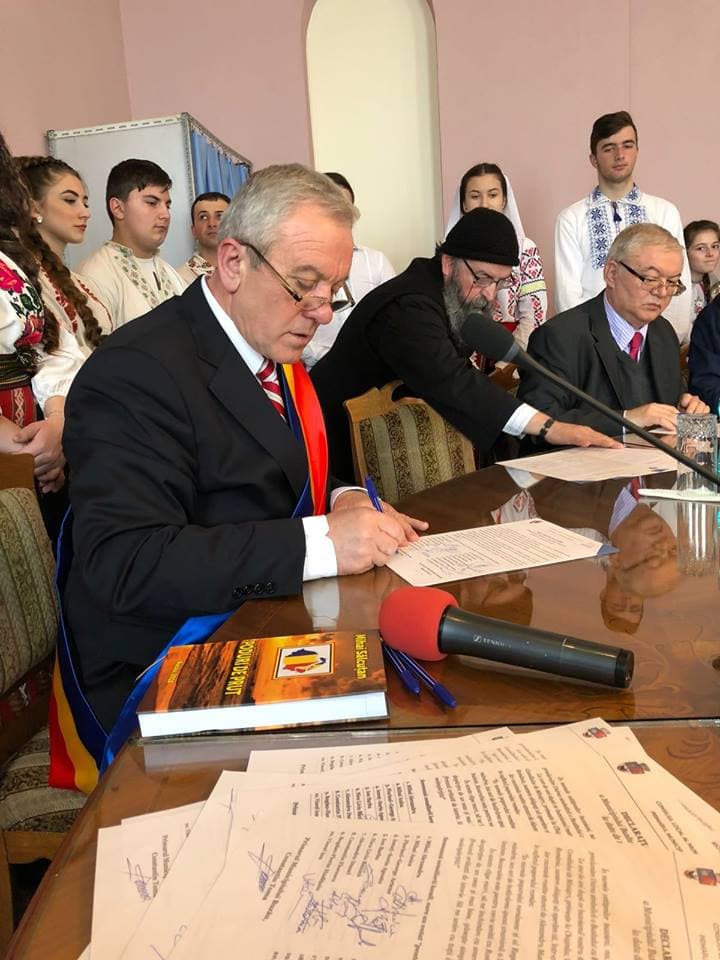 Romanian city votes symbolical union with Moldova