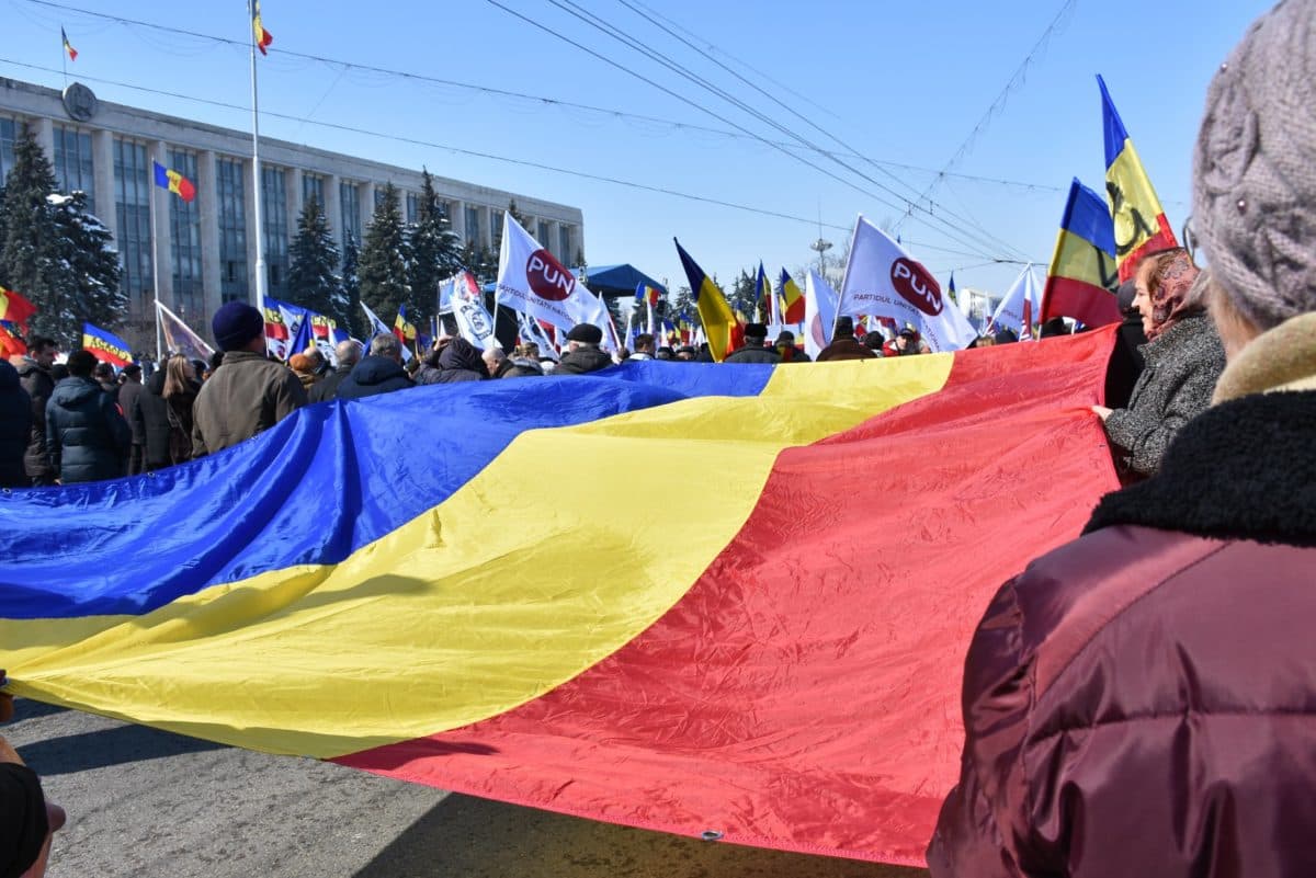Romanian opposition leaders join pro-union meeting in Chisinau