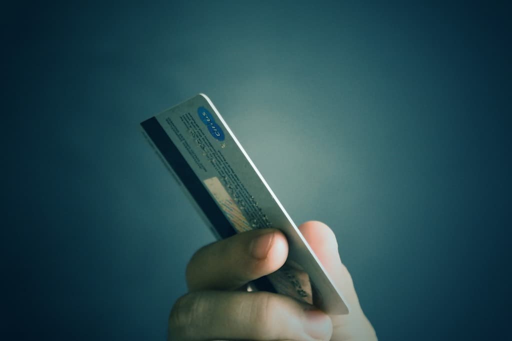 Finzoom.ro: Three out of ten Romanians have a credit card