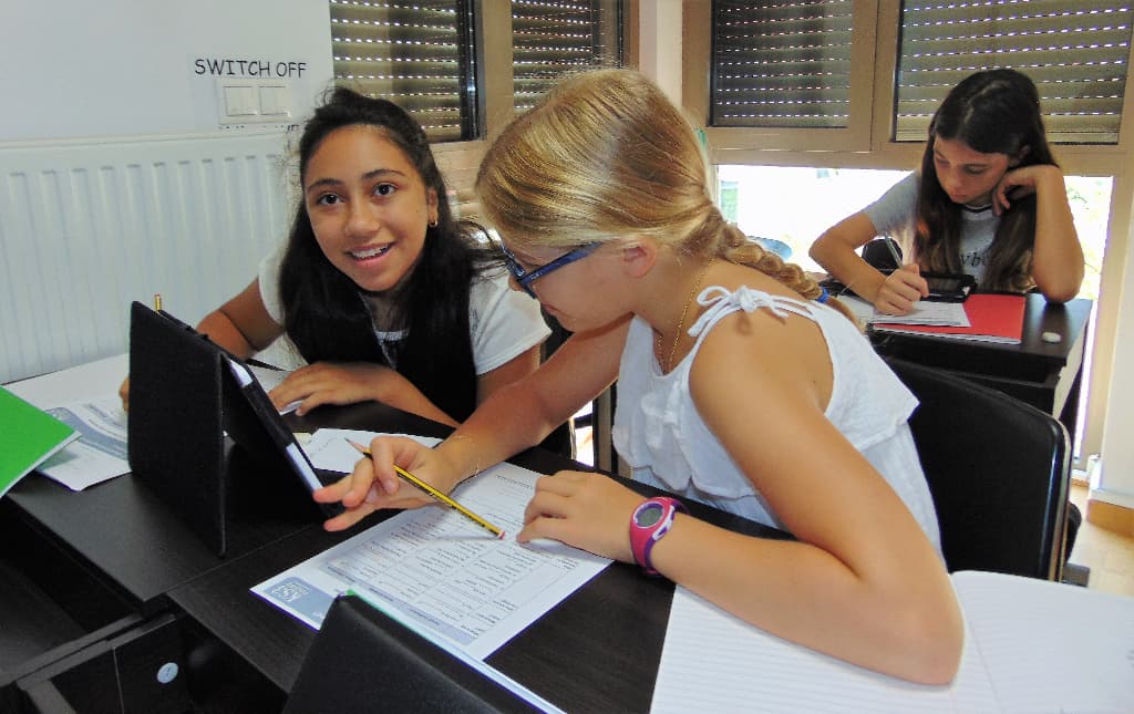 Survey: English is most studied foreign language in Romania