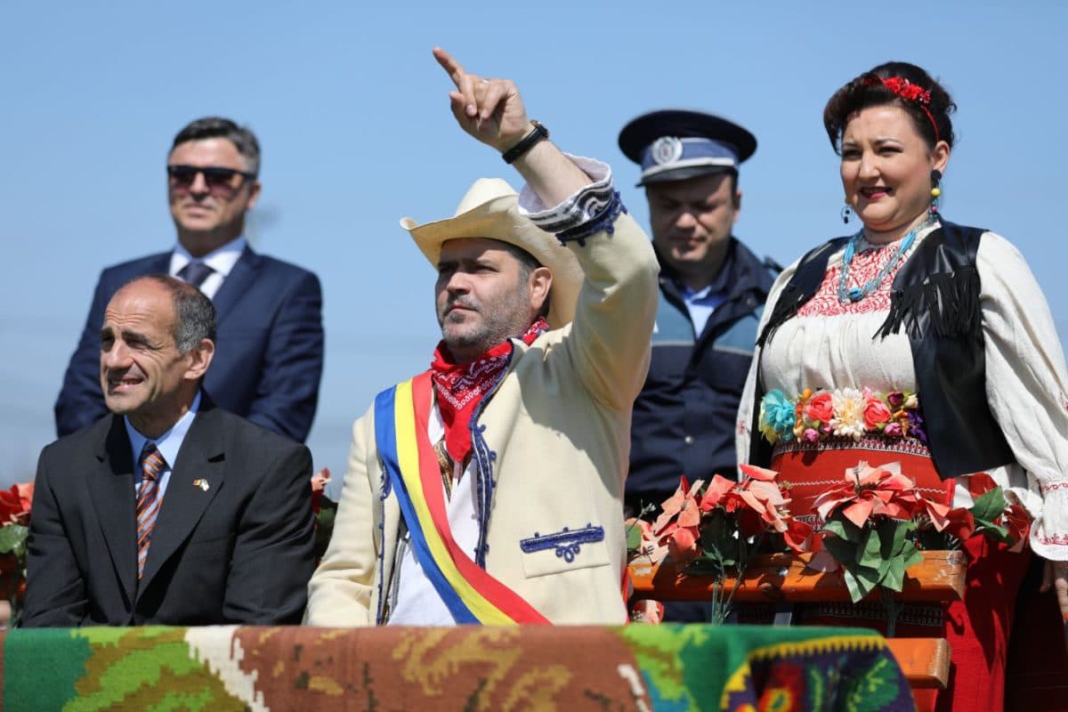 US Consul General in Bucharest stars in Romanian comedy series episode