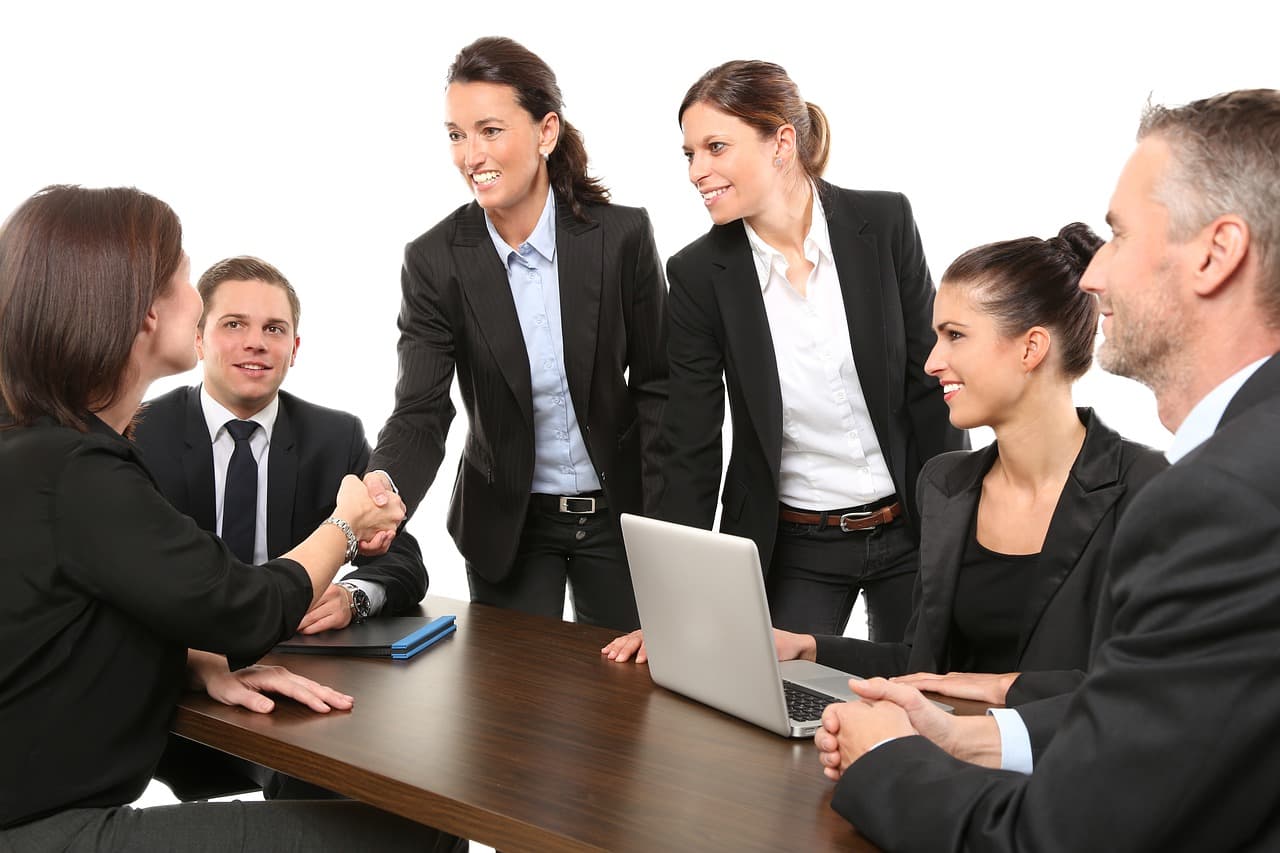 Study: Romanian employees communicate easily with their colleagues
