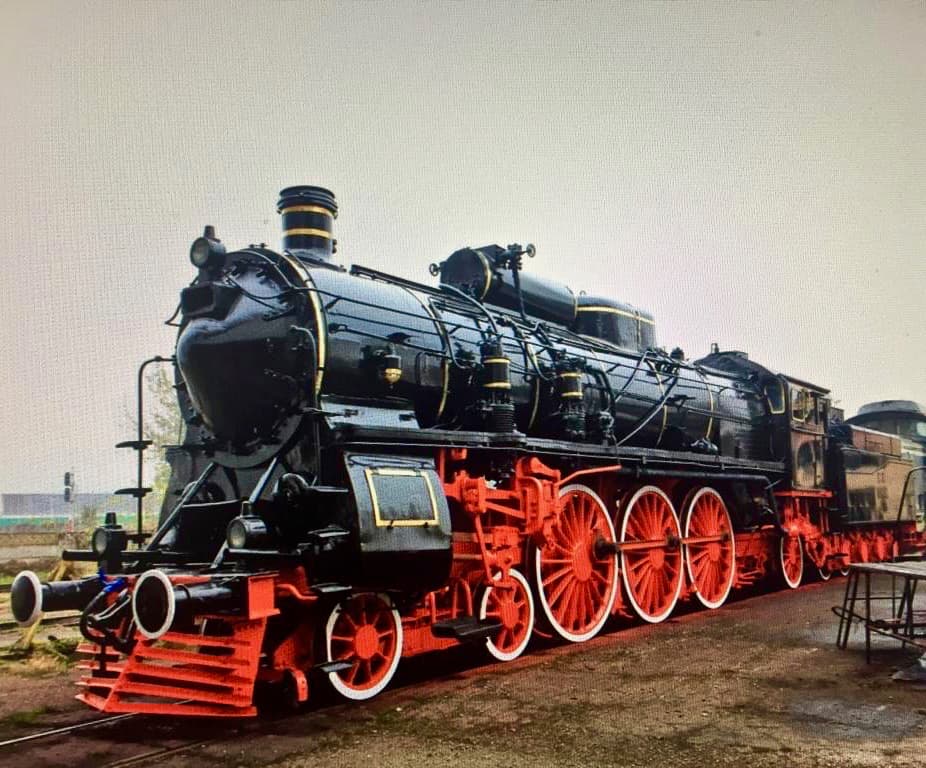 Original steam engine brings royal train to Alba Iulia for Romania’s 1918 Union celebrations