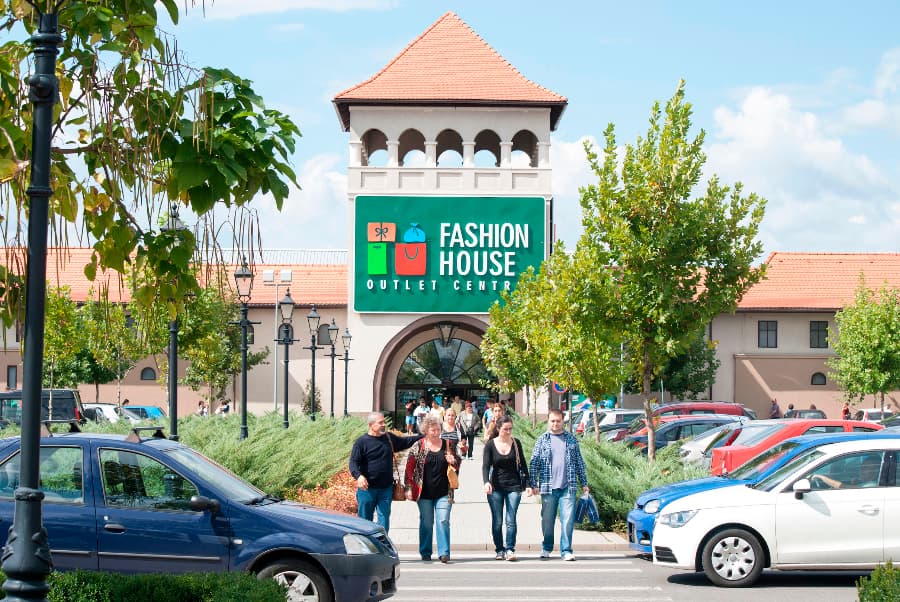 Biggest fashion outlet in Romania has spring sales event on Saturday, discounts of up to 90%