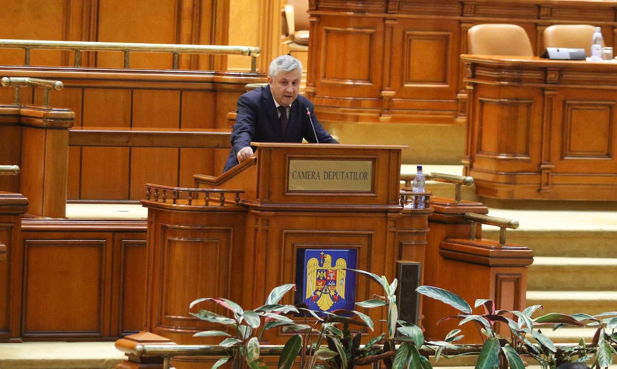 Bloomberg: "EU Corruption Report Gets the Middle Finger in Romania"