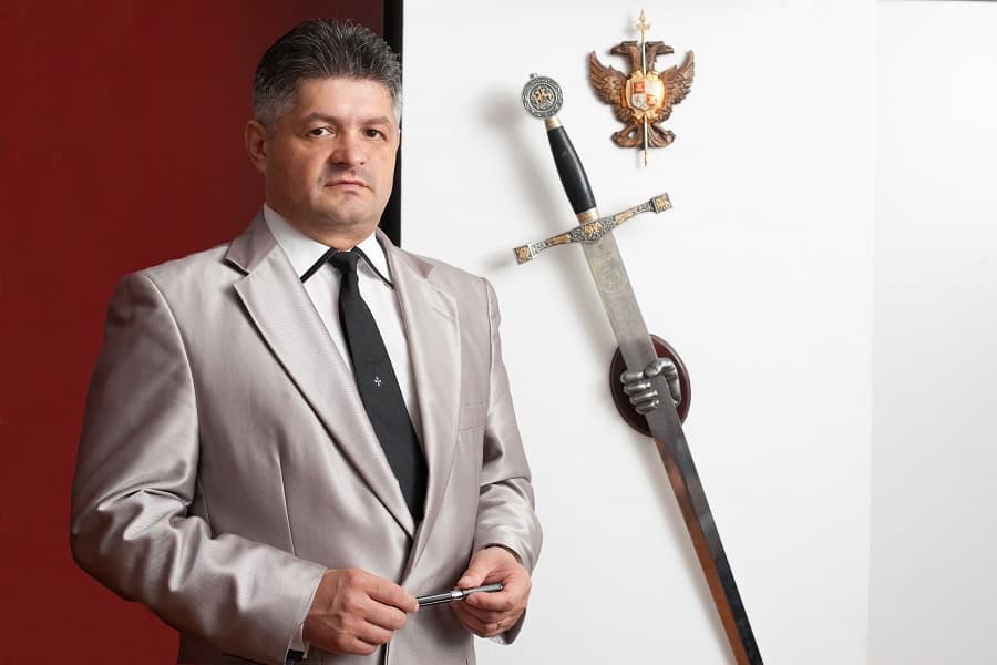 Hospital manager in Romania arrested for bribery and embezzlement after journalistic investigation