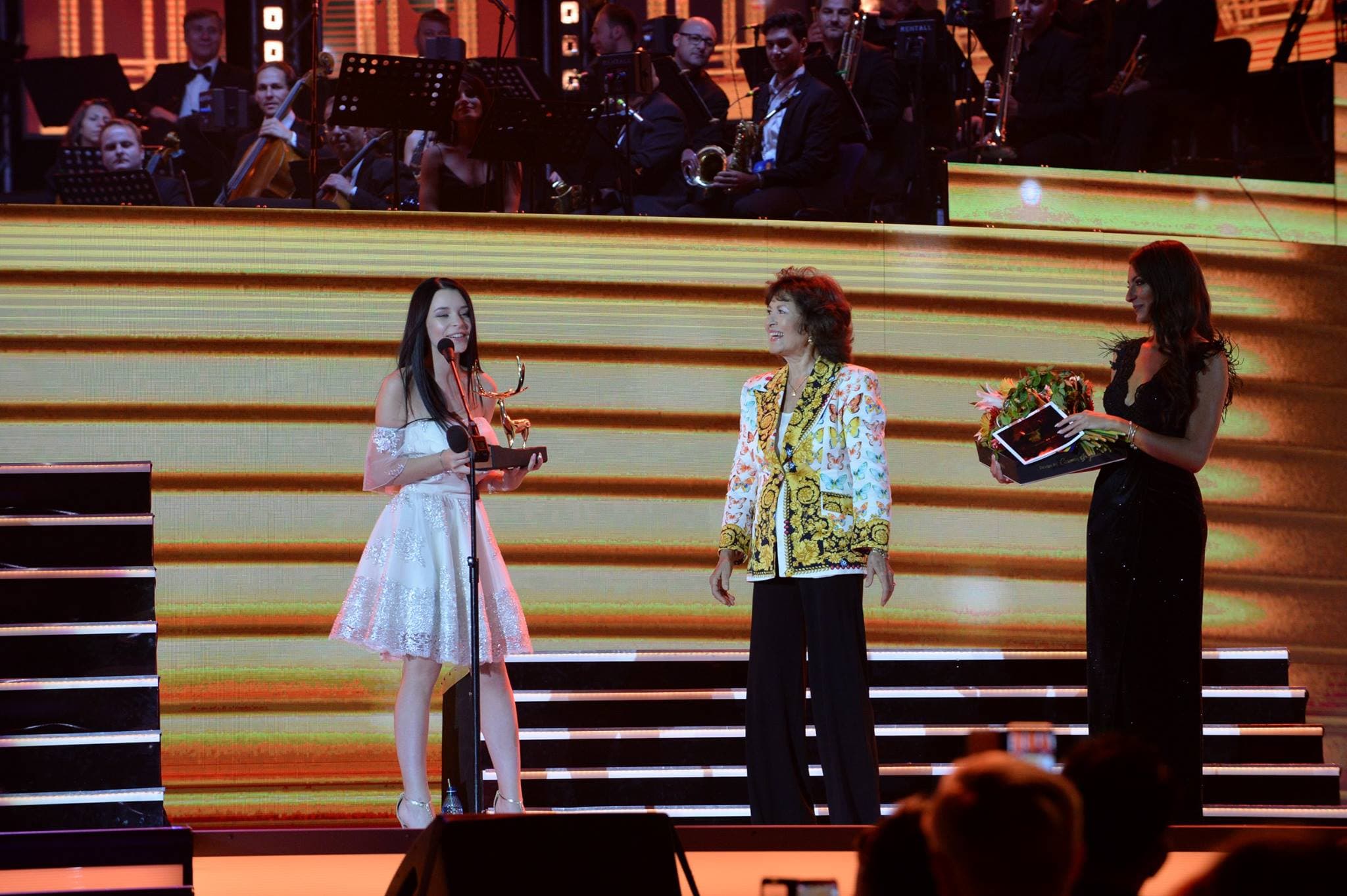 Young Albanian singer wins international music competition in Romania