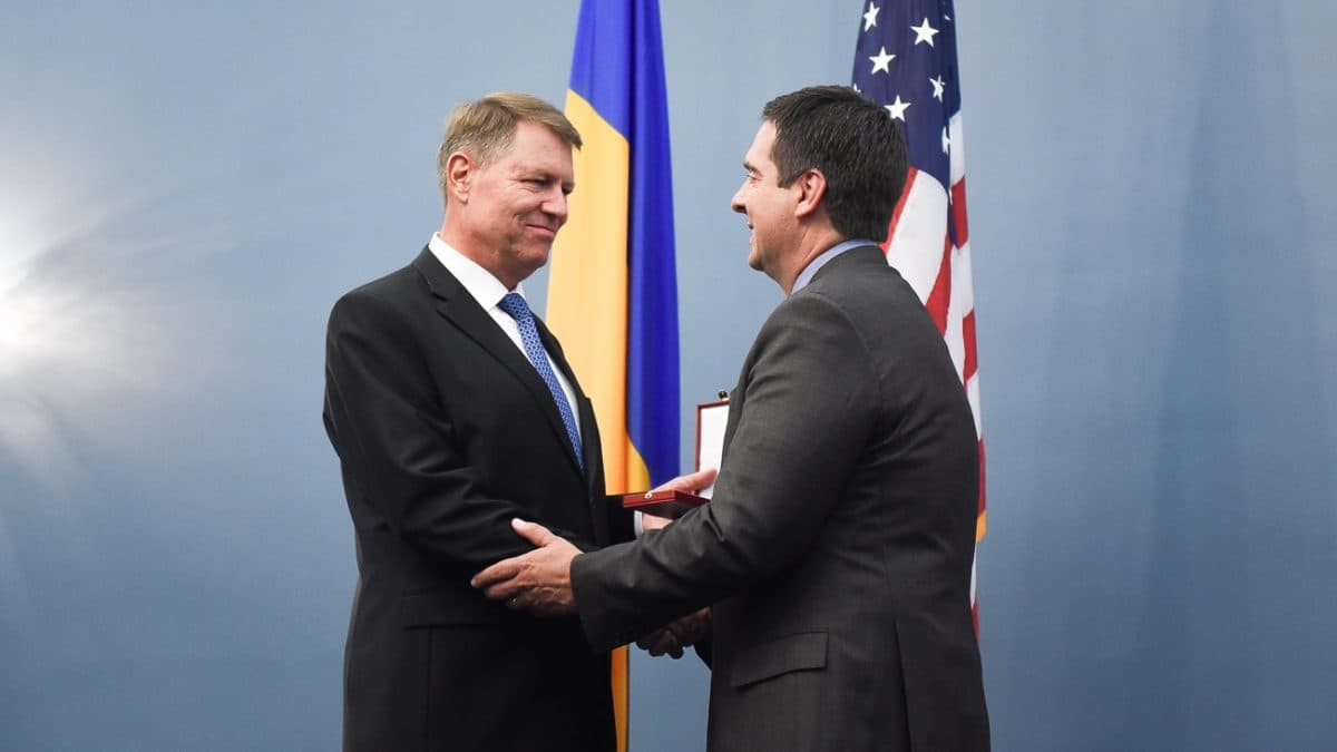 Romanian president decorates US congressmen, says Romania is the best partner US can have