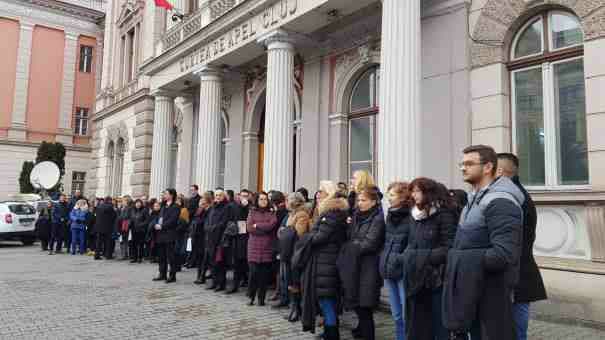 Romanian prosecutors, judges protest against changes to justice laws