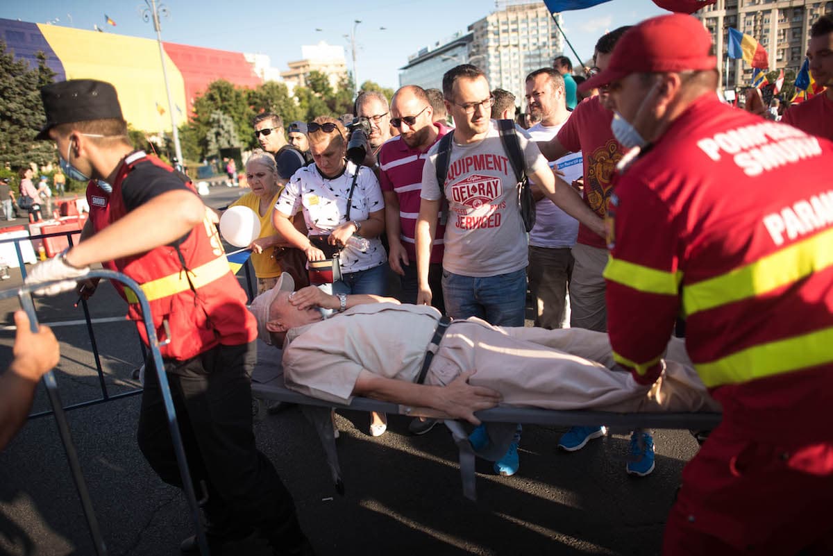 Man’s death in Romania linked with gas sprayed against protesters in Victoriei Square on August 10