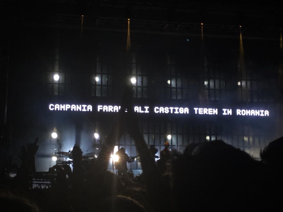 Romania’s political topics come up during Massive Attack’s Bucharest concert