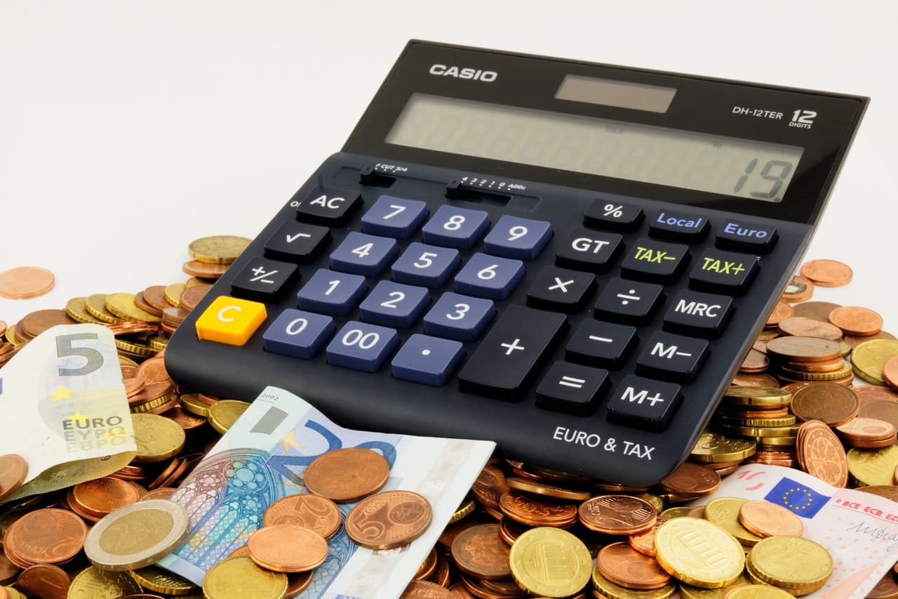 Romanian energy market regulator to enact 2% corporate turnover tax after consultations