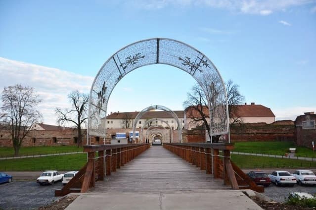 New touristic hot spot in western Romania: Oradea Fortress opens gates to visitors after EUR 19 mln restoration