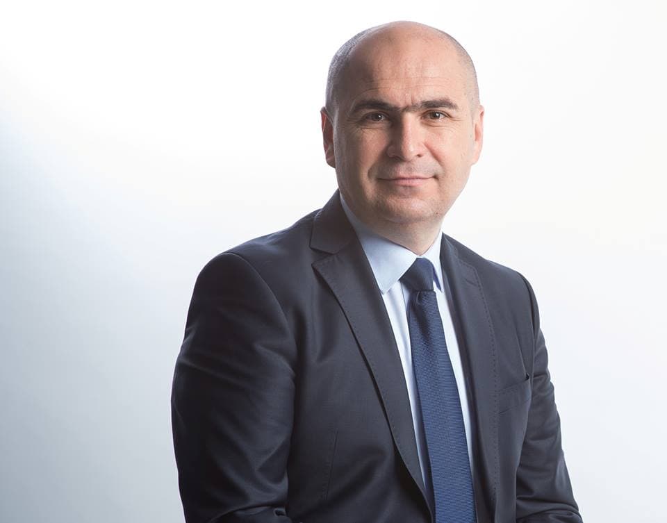 Popular Romanian mayor resigns from top party position to focus on running his city