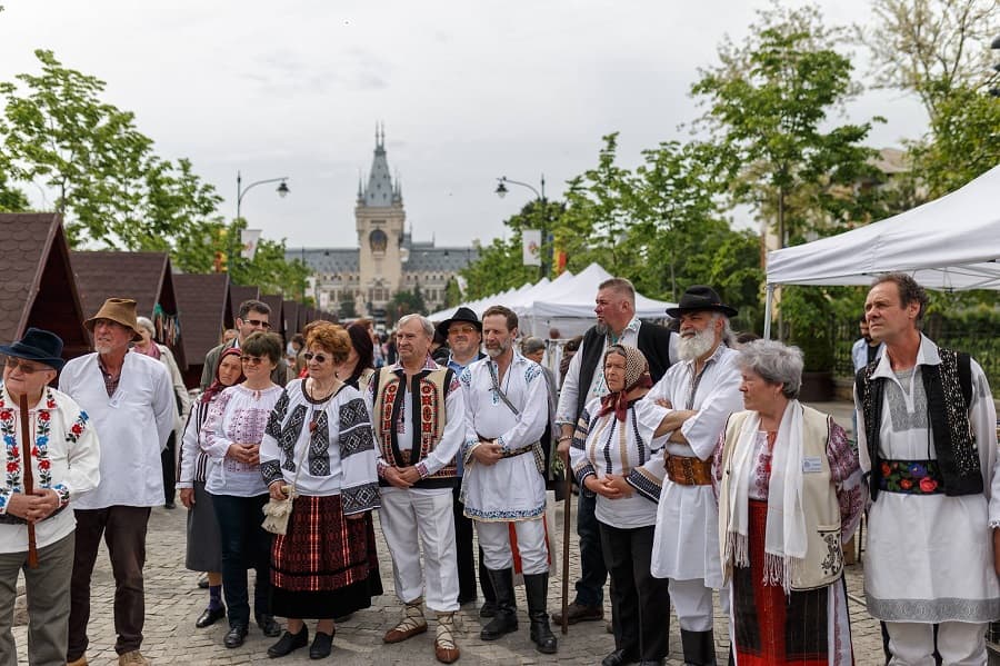 Iasi mayor wants traditional Romanian blouse in UNESCO patrimony