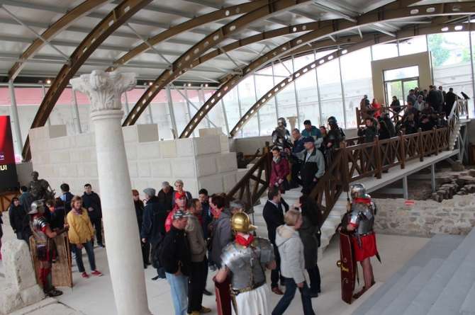 Tour guides in Roman soldier costumes greet visitors at new museum in Romania