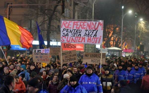 Thousands march in Bucharest to support anticorruption department