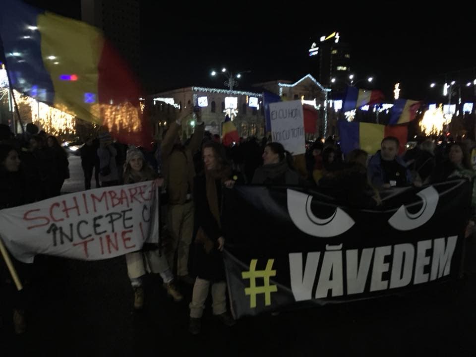 Romania’s opposition party leaders join civil society protests against new justice laws