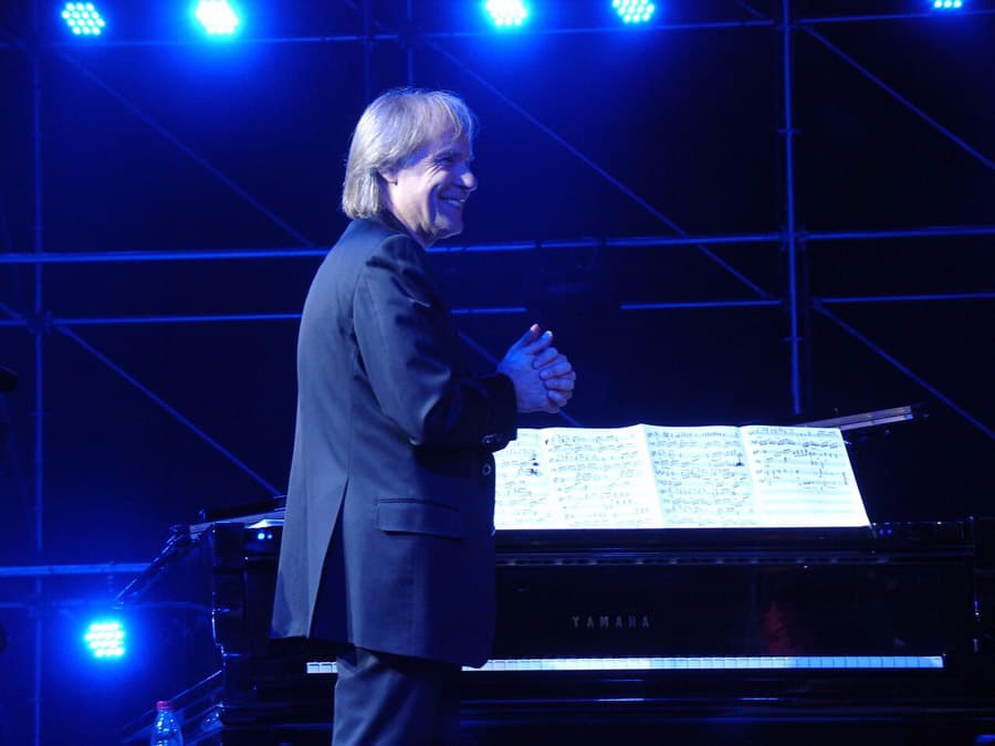 World premiere: Richard Clayderman brings Balade Pour Elle production to Romania next spring