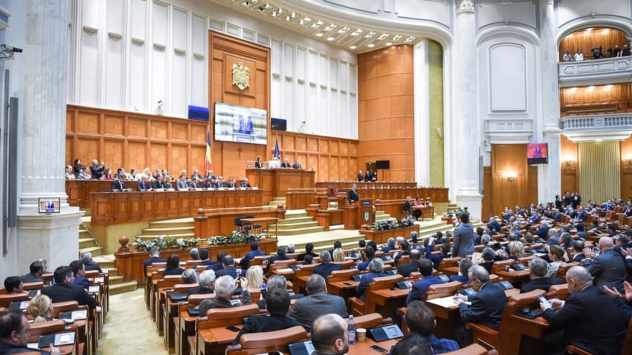 Romania’s Parliament adopts harsh statement against President Iohannis