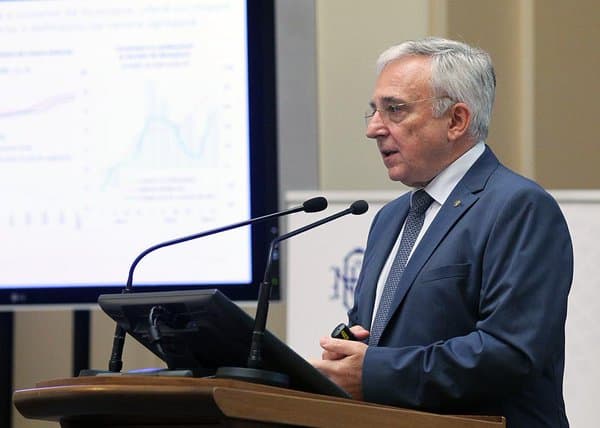Romanian central bank governor leads hunting agency