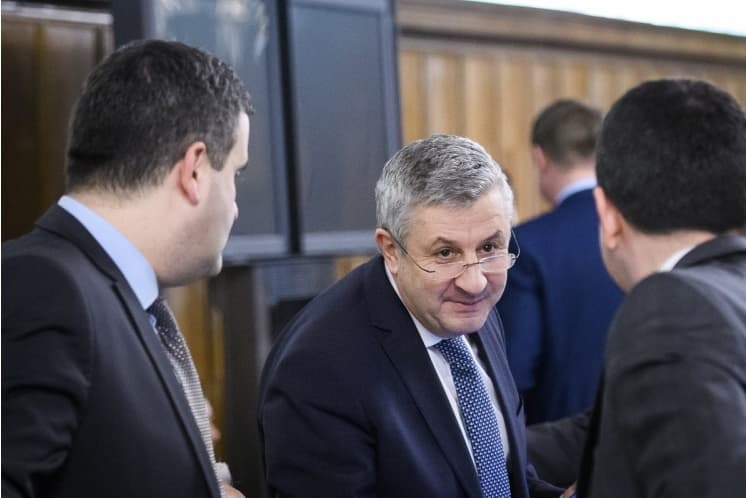 Romania's ruling coalition plans to change criminal codes by end-June