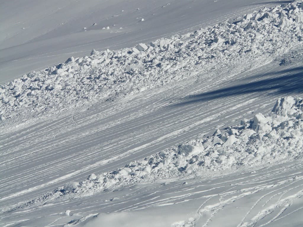 Tourist dies in avalanche in Romania’s Calimani Mountains